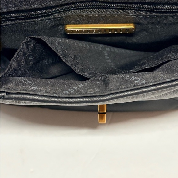 NWT Steve Madden Black Quilted Crossbody, Gold Butterfly Clasp & Floral Interior - Picture 8 of 10